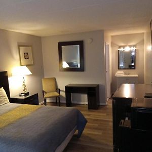 Apm Inn And Suites
